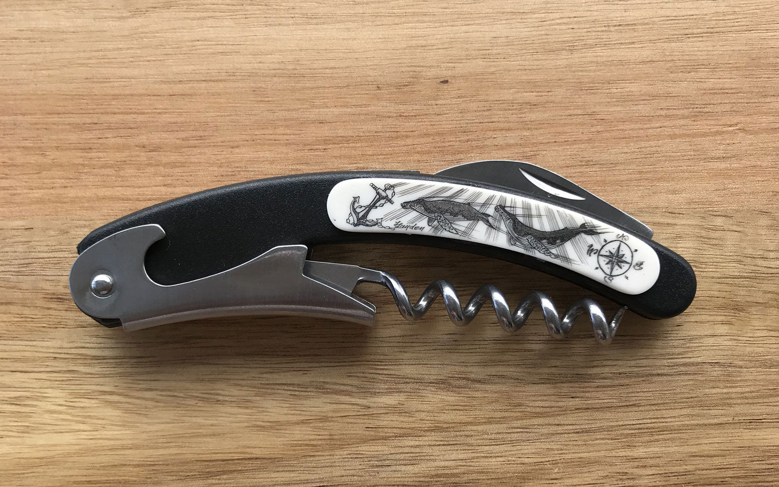 Scrimshaw design on pocket knife