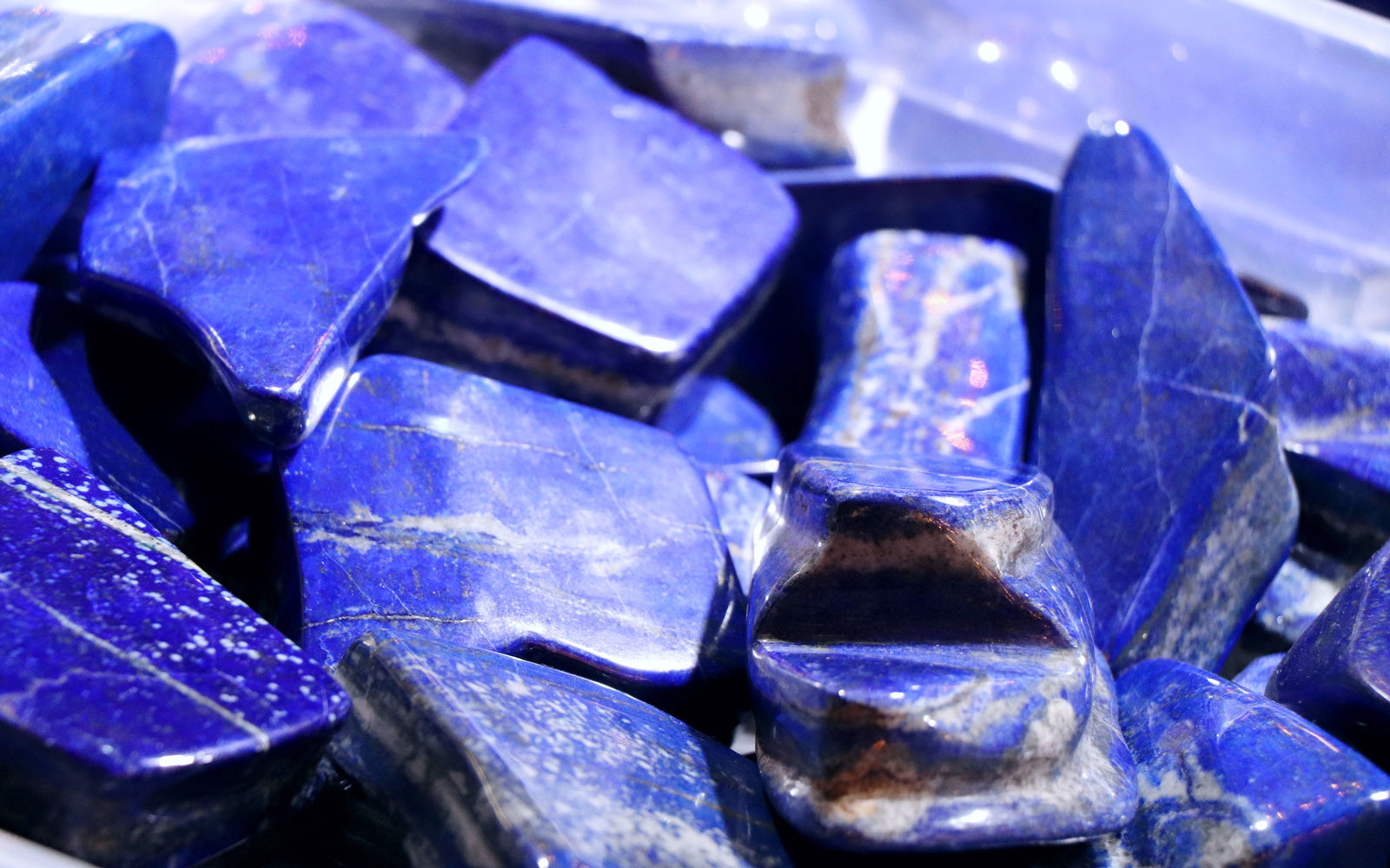 Cobalt blue lapis lazuli stones