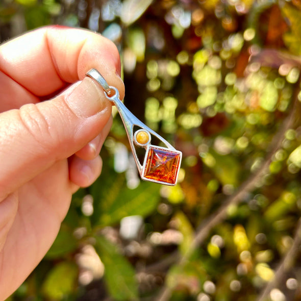 Art Deco Baltic Amber Pendant- BAP31