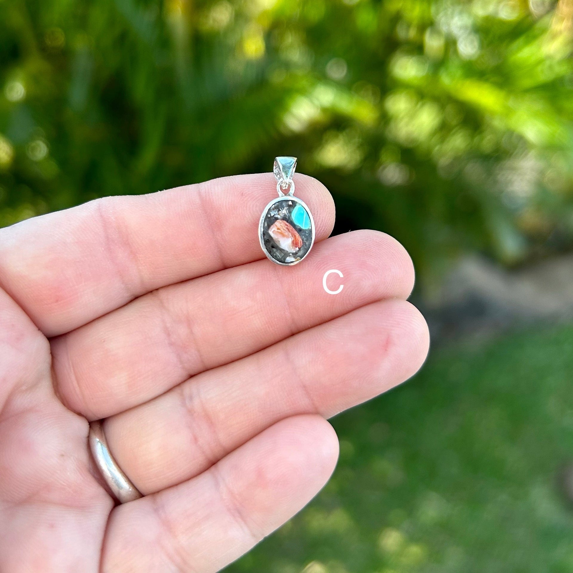 Lālani Black Coral Composite Small Oval Pendant