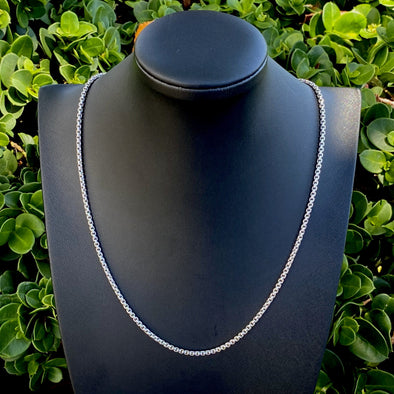 2.5mm Sterling Silver Smooth Round Box Chain on mannequin